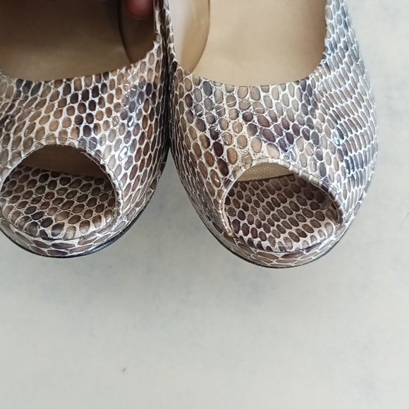 Stuart Weitzman Python snake skin Peep-toe Pumps - Picture 6 of 10